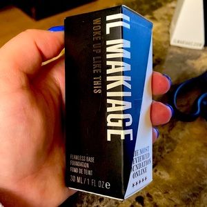 IL Makiage woke up like this foundation